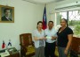 La embajadora de Taiwán Sra. Ingrid Y. W. Hsing entrega ayuda a miskitos de Nicaragua.