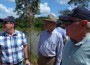 Los vicepresidentes Alfio Piva (izq.) y Luis Liberman visitaron ayer la trocha fronteriza que corre paralela al río San.