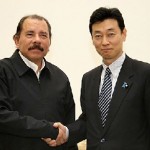 Daniel Ortega y el legislador japonés Yasutoshi Nishimura.