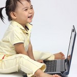 niña china con internet