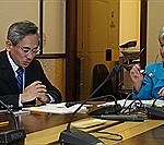 El ministro de Salud de Taiwán, Chiu Wen-ta y la secretaria de Salud y Servicios Humanos de EE.UU. Kathleen Sebelius.