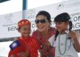 La embajadora Ingrid Y. W. Hsing con niños beneficiados.