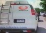 Una de las camionetas de los narcos con el logo de Televisa. (Tomada de la Nueva Radio Ya).