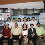 La embjadora Hsing con las voluntarias taiwanesas y representantes de varias universidades.