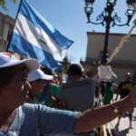 La bandera de Nicaragua ondea en México en manos de madres de migrantes desaparecidos.