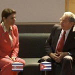 Laura Chinchilla y Raúl Castro. (Tomada de La Nación).