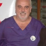 Dr. Enrique Rimbaud, médico veterinario.