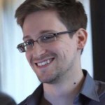 El papá de Edward Snowden le pidió que se quedara en Rusia por ser más seguro.