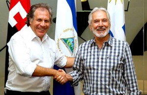 Luis Almagro y Samuel Santos, cancilleres de Uruguay y Nicaragua, respectivamente.