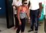Un caso de chikungunya en República Dominicana. La joven no puede erguirse bien debido al dolor articular.