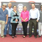 El grupo organizador del concierto de Carlos Vives.