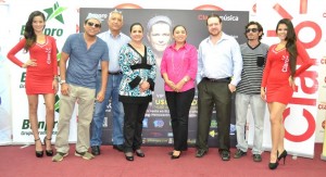 El grupo organizador del concierto de Carlos Vives.