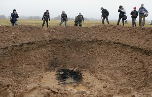 Cráter excavado en Letonia para simular el impacto de un meteorito.