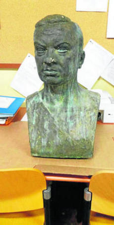 El busto de Rubén Darío que había sido robado de Cádiz, España.