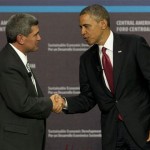 Arturo Condo saluda a Barack Obama.