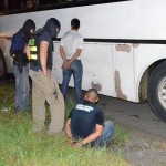 Dos de los nicaragüenses detenidos por traficar ilegales en Costa Rica.