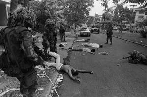 Una escena de la cruenta invasión gringa a Panamá en 1989.