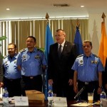 Mandos de la Policía Nacional con el director ejecutivo de la Oficina de las Naciones Unidas contra las Drogas y el Crimen (UNODC), Yuri Fedotov.