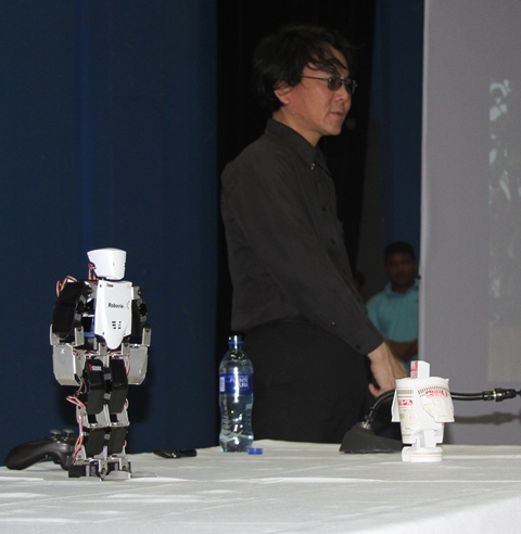 Hiroshi Ishiguro, el científico japonés y genio en robótica.