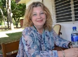 La Dra. Karen Halnon durante su estadía en Nicaragua, específicamente en la Univesidad Católica.