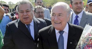 Julio Rocha y Joseph Blatter.