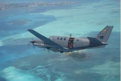 Un avión colombiano como el de la foto rastreó en el mar Caribe a los presuntos piratas nicaragüenses, pero no pudo localizarlos.