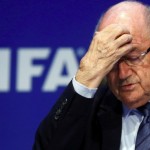 Joseph Blatter renunció sorpresivamente a la presidencia de la FIFA.