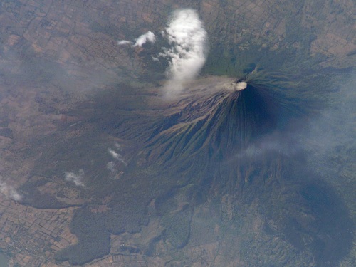 Volcán Concepción en una foto de la NASA tomada en 2007.