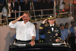 El presidente Daniel Ortega y la jefa policial Aminta Granera.