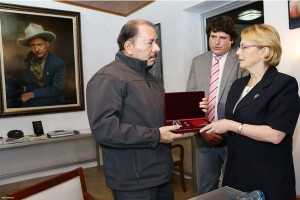 El presidente Daniel Ortega y la ministra de Salud de Rusia, Veronika Skvortsova.