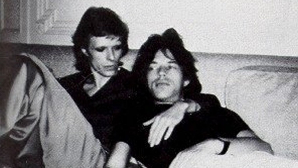 David Bowie y Mick Jagger en sus años juveniles.