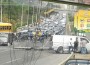 El tráfico resultó interrumpido en un sector de Tegucigalpa debido al derribo de tres postes.
