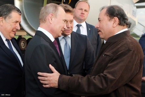 Vladimir Putin y Daniel Ortega (Mobile)