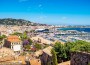 Una vista de Cannes, donde un varios multimillonarios pensaban refugiarse con mujeres jóvenes para huir del coronavirus.