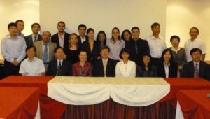 Dr. Wu reunido con la Becarios de la Universidad Nacional Chengchi de Taiwan