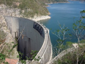 El verano impedirá que las plantas hidroeléctricas produzcan la energía que Honduras requiere.