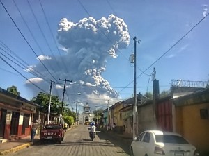 Una de las últimas erupciones del volcán San Cristóbal. (Foto: NuevaRadioYa).