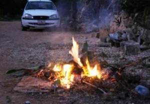 La quema de basura es otra actividad dañina debido a que el humo afecta seriamente los pulmones de las personas.