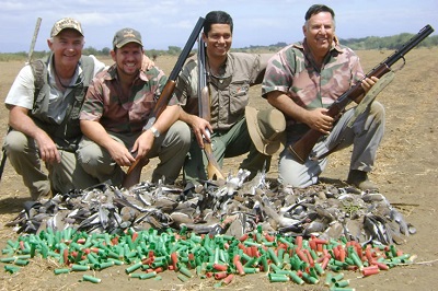 Una imagen promocional de la caza de aves en Nicaragua. Al pie de los tiradores aparecen los animalitos abatidos.