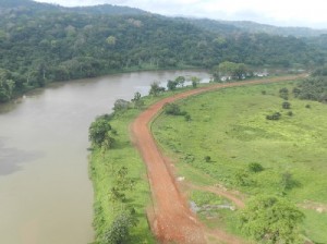 Parte de la trocha que el gobierno tico construyó -innecesariamente-, a la par del río San Juan.